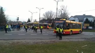 "Autobusy podjeżdżają przed Cmentarz Północny co 30 sekund"