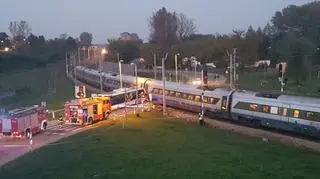 Pociąg pendolino zderzył się z autobusem