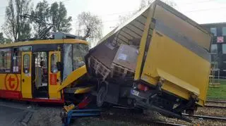 Zderzenie ciężarówki z tramwajem