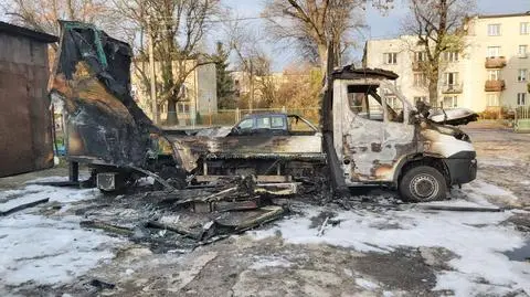 W nocy spłonęły dwa auta
