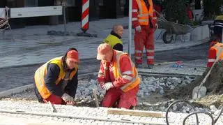 Ostatnie prace na skrzyżowaniu Emilii Plater i Świętokrzyskiej