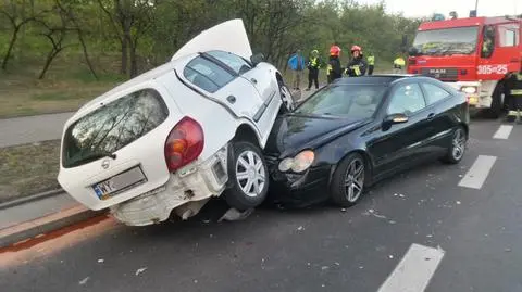 Auto na aucie, jedna osoba ranna