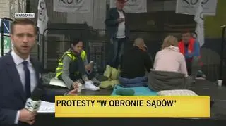 Część osób protestowała całą noc