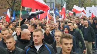 Demonstranci na Marszałkowskiej