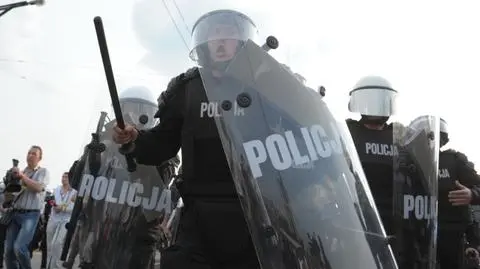 Policja ściąga posiłki