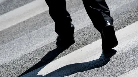 Upadł na przejściu dla pieszych i stracił przytomność