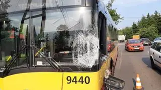 Zderzenie autobusu i auta dostawczego