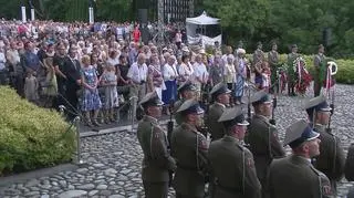 Salwa honorowa na Cmentarzu Powstańców Warszawy