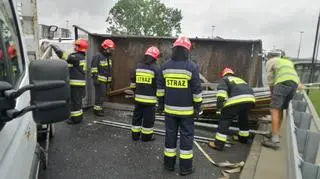 Ciężarówka na boku