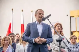 Donald Tusk, prezentacja muralu "Konstytucja" 