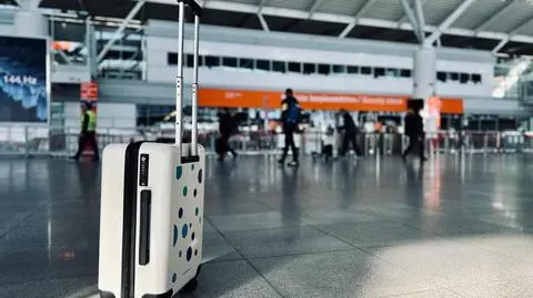 Jeden żartował, że w walizce ma granatnik i kałasznikowa, drugi mówił o granacie w bagażu. Na wakacje nie polecieli