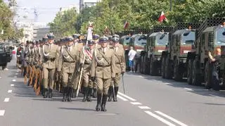 Żołnierze gotowi do defilady