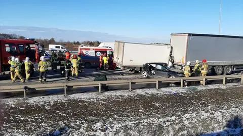 Wypadek na S8 pod Warszawą. Lądował śmigłowiec ratowniczy