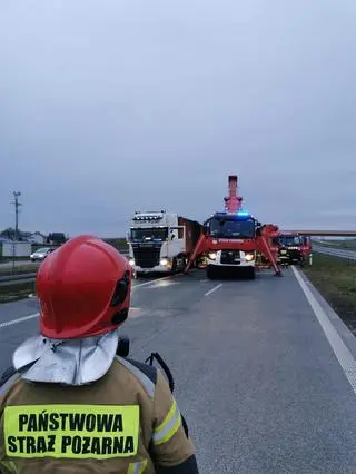 Na trasie S17 doszło do pożaru auta ciężarowego