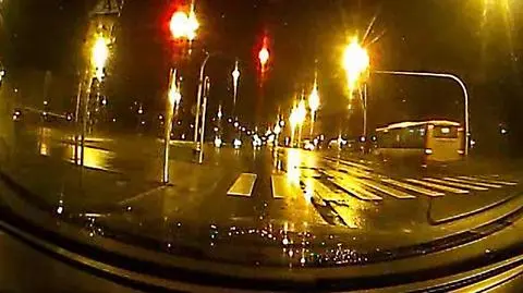 Kolejny autobus na czerwonym. "Wyciągniemy dotkliwe konsekwencje"