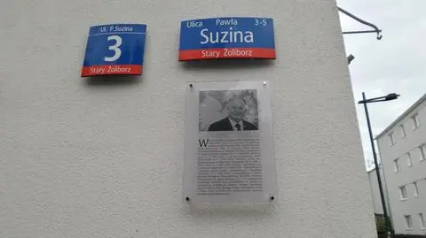 Kaczyński uśmiecha się z tablicy MSI. Zmniejszyli czcionkę, zmieścili zasługi