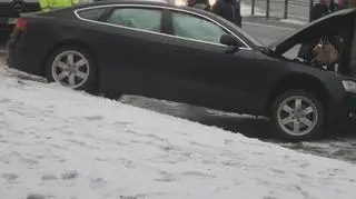 Audi uderzyło w latarnię