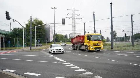 Nowy asfalt na rondzie Żaba. Ale to nie koniec prac, w piątek drugi etap