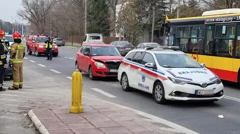 Wypadek w Międzylesiu. Auto najechało na transport medyczny