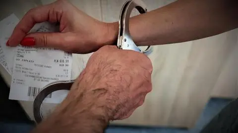 Robiła zwroty na kasie, używając paragonów klientów. Pieniądze trafiały do jej kieszeni