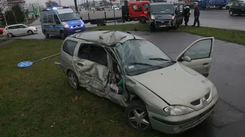 Wypadek na Modlińskiej. Ciężko ranny kierowca