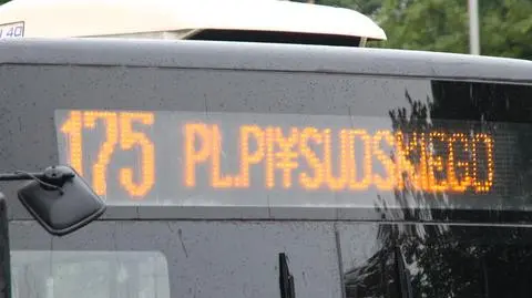 Plac Piłsudskiego z krzaczkiem