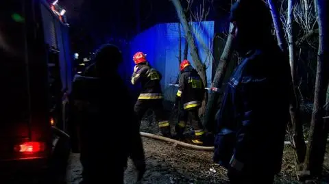 Pożar na Żeraniu, nie żyje sześć osób. "Możliwe zaprószenie ognia"