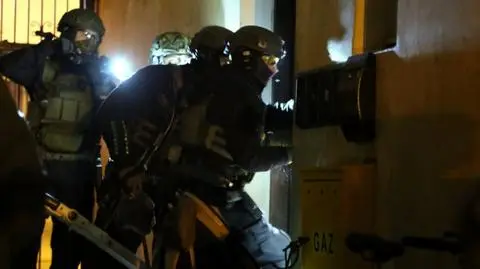 Policjanci zatrzymali osiem osób