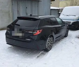 Toyota odzyskana przez policjantów