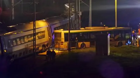 Pociąg pendolino zderzył się z autobusem na lotnisko