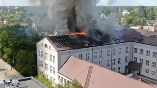 Zapalił się dach szkoły w Grodzisku Mazowieckim 