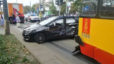 Jedno miejsce, dwa zderzenia. Najpierw z tramwajem, potem z autobusem