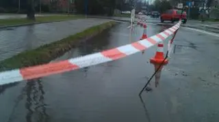 Zabezpieczony rów przy ulicy Czerwonej Drogi