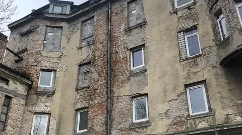 Produkowano tam sok pomidorowy, kamienica popadła w ruinę. Konserwator nakazał przeprowadzenie prac 