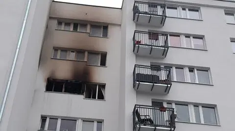 Pożar mieszkania na Pradze. Nad ranem strażacy ewakuowali kilkanaście osób 