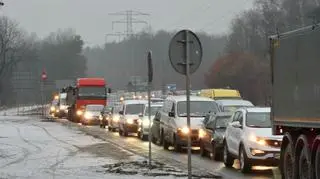 Długi korek na Żołnierskiej