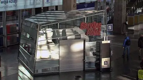 Puste i popękane. Kubiki na Centralnym do likwidacji?