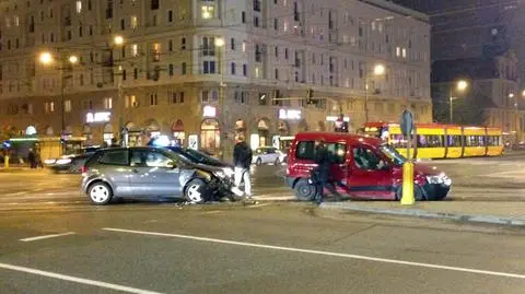 Zderzenie aut koło Feminy zatrzymało tramwaje na Pragę