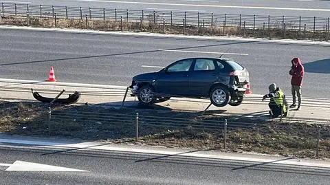 Zjechał z trasy, zawisł na barierce