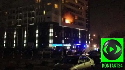 Pożar na balkonie. Od petardy?