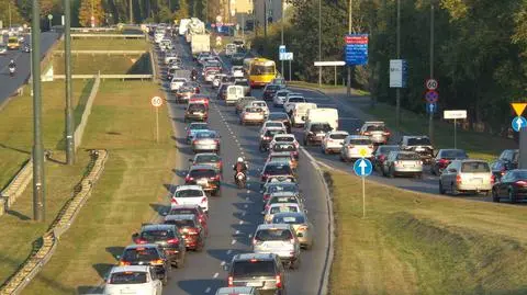 Na Rzymowskiego korki jak okiem sięgnąć