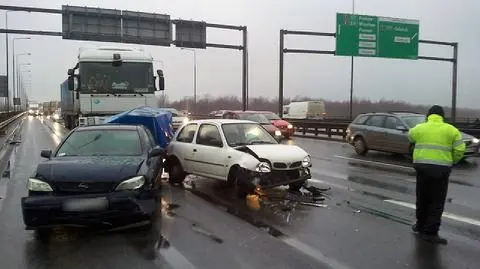 Karambol na moście Grota 7 rozbitych samochodów