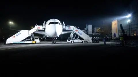 Dreamliner wylądował. "Warszawa przywitała nas sympatycznie"