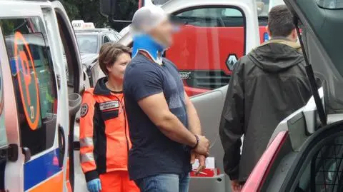 Wypadek na Ochocie. Poszkodowani policjanci i zatrzymany