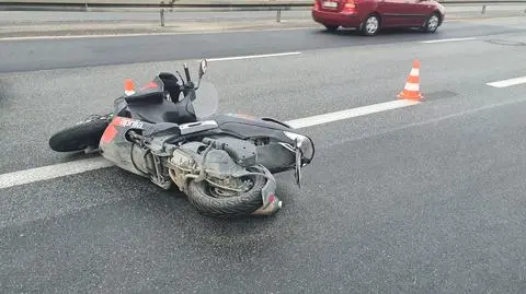 Zderzenie z udziałem skutera na Puławskiej. "Kierowca samochodu oddalił się"