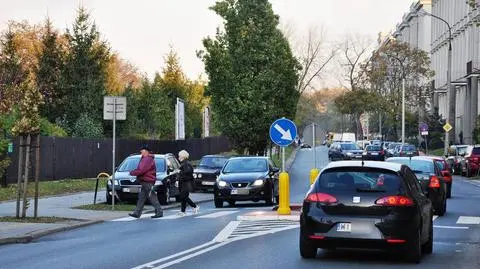 Nowe zatoki autobusowe i światła na Odyńca