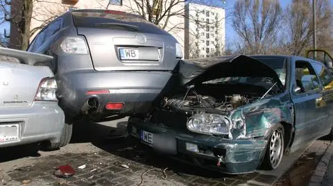 Zderzenie 2 volkswagenów. 5 aut rozbitych