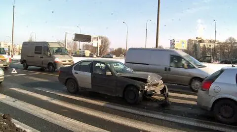 Bmw nie wyhamowało. Zderzenie trzech aut, jedna osoba ranna