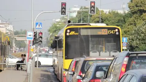 Kolejny dzień korków na Grochowskiej. "Kierowcy się przyzwyczają"