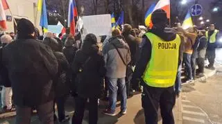 Demonstracja przed ambasadą